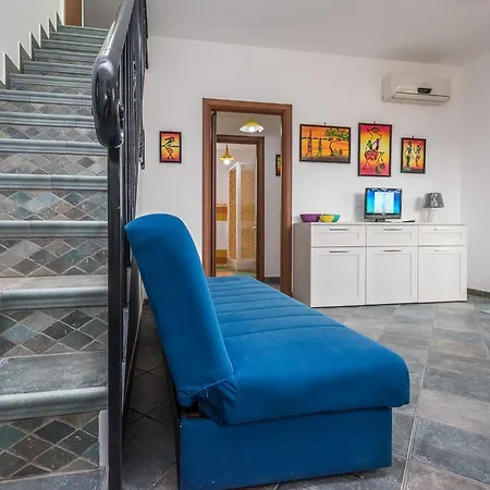 Signora Villa *